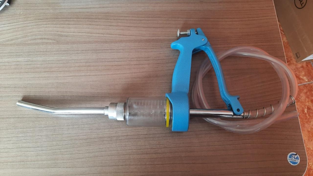 Pistola dosificadora de Metal celeste x 30 mL